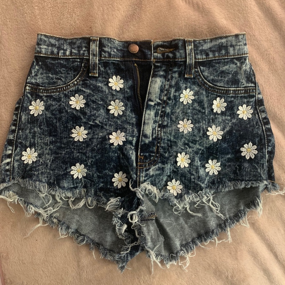 Vibrant MIU high wasted denim shorts